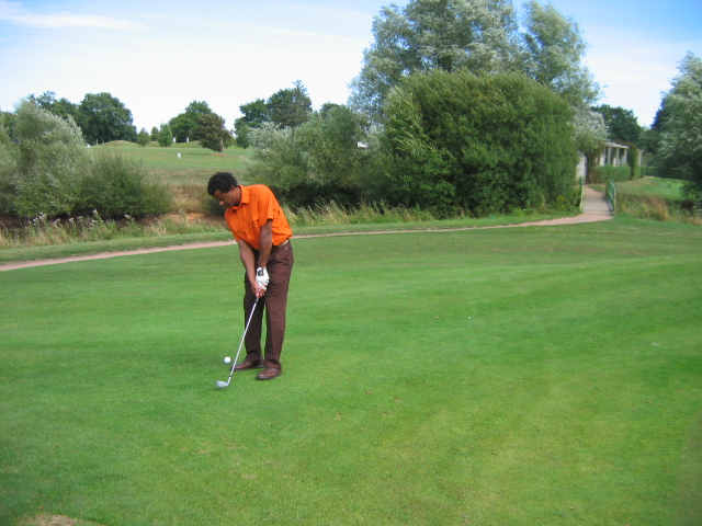 9-08-08-042-1 Le petit jeu au Golf
