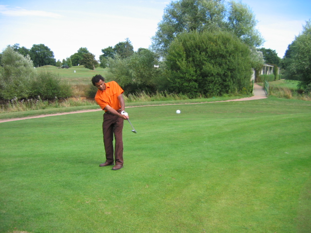 9-08-08-044-1 Le petit jeu au Golf