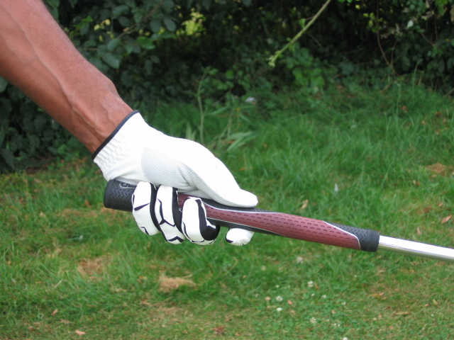 MAIN-GCHE-FER La prise du club par les mains