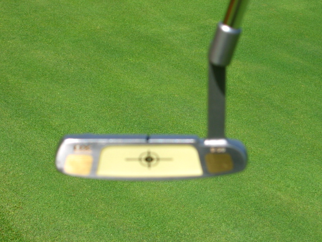 OUTTER le putting au Golf