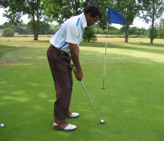POSTURE le putting au Golf