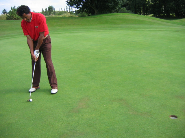 st-jacques-012 le putting au Golf